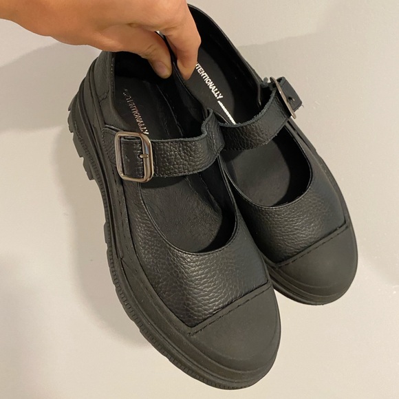 NWOT Intentionally Blank Courtney Lug Sole
Mary Jane size 39 size 8.5 - Picture 15 of 15